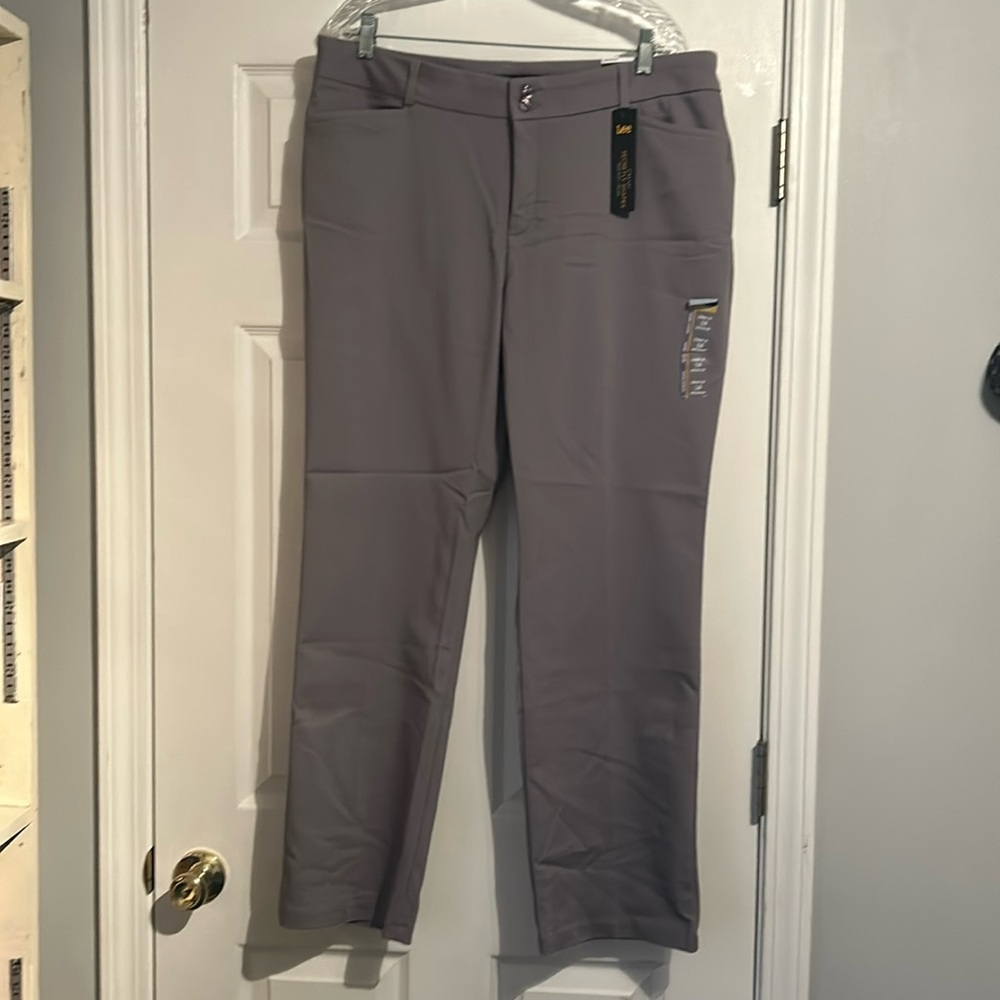 Lee Secretly Shapes Straight Leg Regular Fit Size 18 Pants
